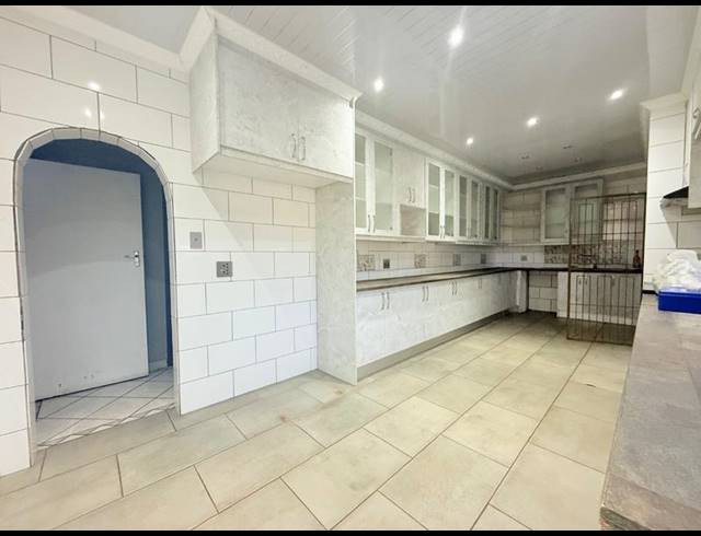 3 BEDROOM HOUSE FOR SALE IN VANDERBIJLPARK SE 2